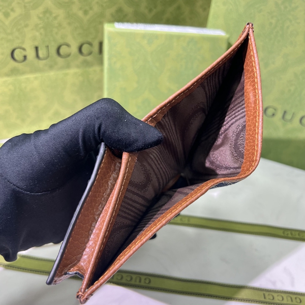 グッチ財布コピー着用イメージ